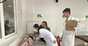 Cúm mùa ở trẻ: Cảnh giác biến chứng, nhận biết dấu hiệu nặng