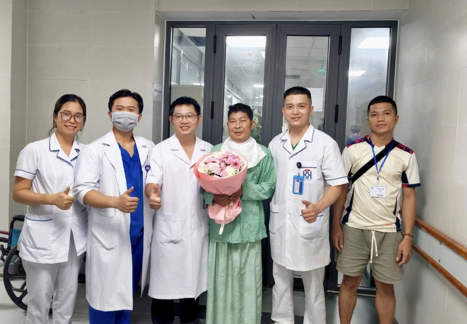 Cuộc chạy đua khẩn cấp cứu bệnh nhân ho ra hơn 2 lít máu trong ít phút Cuộc chạy đua khẩn cấp cứu bệnh nhân ho ra hơn 2 lít máu trong ít phút
