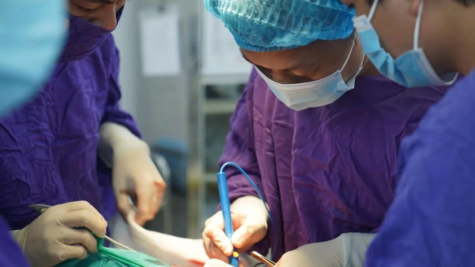 Cuộc chạy đua khẩn cấp cứu bệnh nhân ho ra hơn 2 lít máu trong ít phút Cuộc chạy đua khẩn cấp cứu bệnh nhân ho ra hơn 2 lít máu trong ít phút