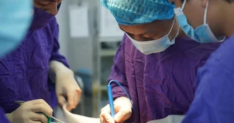 Cuộc chạy đua khẩn cấp cứu bệnh nhân ho ra hơn 2 lít máu trong ít phút