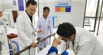 Cuộc chiến ‘giờ vàng’: Giành giật sự sống cho du khách đột quỵ ở Côn Đảo