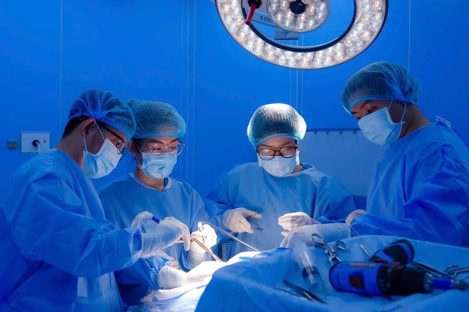 Cuộc chuyển viện trong đêm cứu người phụ nữ đột quỵ không đủ tiền mổ Cuộc chuyển viện trong đêm cứu người phụ nữ đột quỵ không đủ tiền mổ
