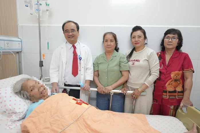 Cuộc đại phẫu đưa dạ dày "đi lạc" lên lồng ngực cụ bà về đúng vị trí