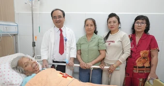 Cuộc đại phẫu đưa dạ dày "đi lạc" lên lồng ngực cụ bà về đúng vị trí