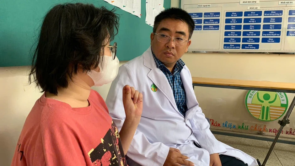 Cuộc gọi lúc nửa đêm giải cứu bé gái bị mẹ ruột ép bán dâm