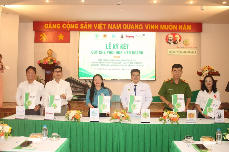 Cuộc gọi lúc nửa đêm giải cứu bé gái bị mẹ ruột ép bán dâm
