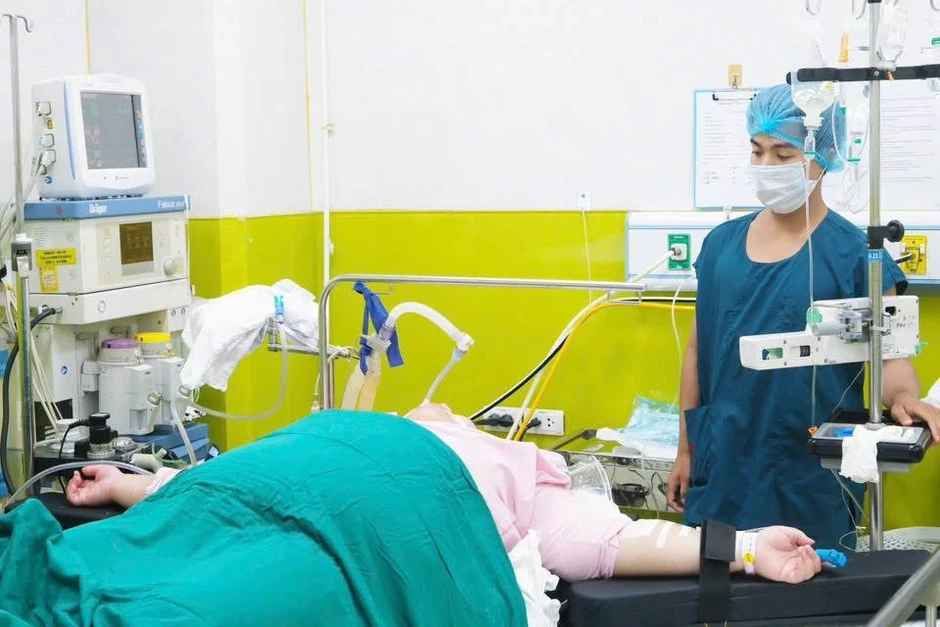 Cuộc vượt cạn đặc biệt của sản phụ nặng 130kg mắc tiền sản giật nguy hiểm Cuộc vượt cạn đặc biệt của sản phụ nặng 130kg mắc tiền sản giật nguy hiểm