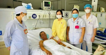 Cứu bệnh nhân bị thủy đậu biến chứng viêm phổi, rối loạn đông máu