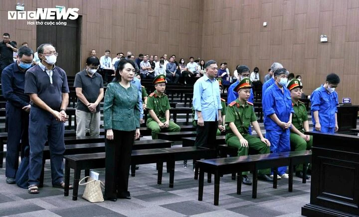 Cựu Bộ trưởng Y tế Nguyễn Thị Kim Tiến được giảm 3 năm tù Cựu Bộ trưởng Y tế Nguyễn Thị Kim Tiến được giảm 3 năm tù