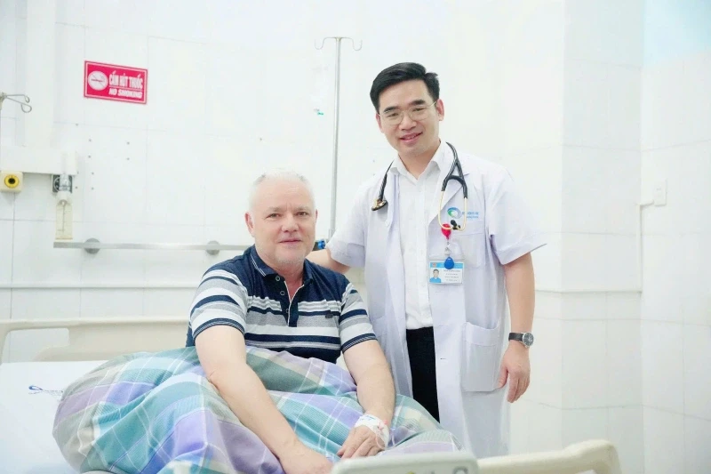 Cứu du khách Pháp bị nhồi máu cơ tim cấp khi du lịch Quảng Ninh Cứu du khách Pháp bị nhồi máu cơ tim cấp khi du lịch Quảng Ninh