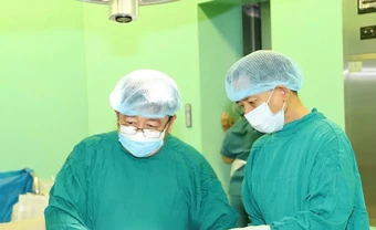 Cứu hai chi dưới đứt gần lìa cho người bị tai nạn lao động