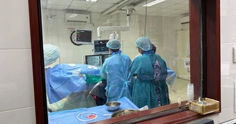 Cứu người đàn ông bị nhồi máu cơ tim cấp sau khi bị điện giật
