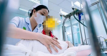 Cứu sống bé gái 2 tháng tuổi mắc bệnh hiếm trong y văn thế giới
