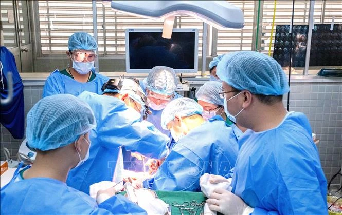 Cứu sống bệnh nhân ung thư hốc mũi hiếm gặp Cứu sống bệnh nhân ung thư hốc mũi hiếm gặp