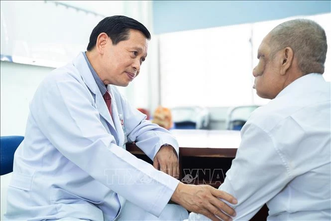 Cứu sống bệnh nhân ung thư hốc mũi hiếm gặp Cứu sống bệnh nhân ung thư hốc mũi hiếm gặp