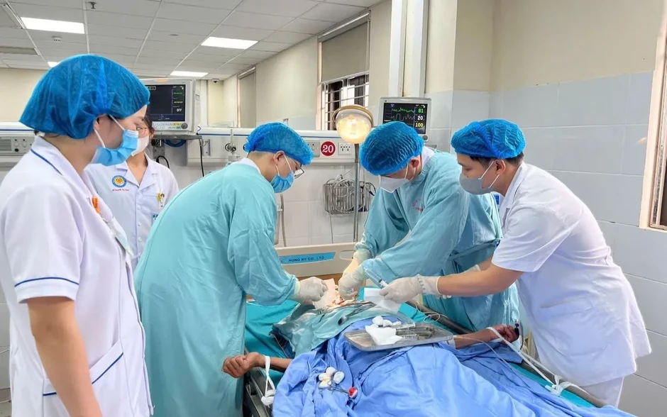 Cứu sống bệnh nhân uốn ván nguy kịch sau 1 tháng điều trị Cứu sống bệnh nhân uốn ván nguy kịch sau 1 tháng điều trị