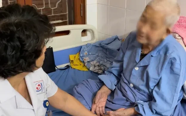 Cứu sống cụ bà 100 tuổi xuất huyết tiêu hóa nặng Cứu sống cụ bà 100 tuổi xuất huyết tiêu hóa nặng