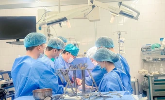 Cứu sống ngoạn mục nam nhân viên giao hàng bị đâm xuyên tim