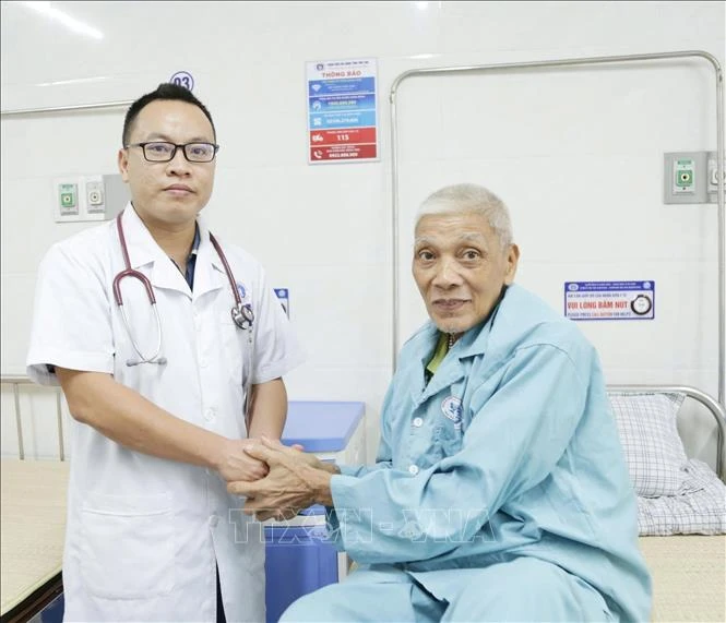 Cứu sống người bệnh ngừng tim 15 lần liên tiếp Cứu sống người bệnh ngừng tim 15 lần liên tiếp