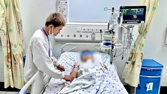 Cứu sống thiếu niên liệt toàn thân vì căn bệnh hiếm gặp