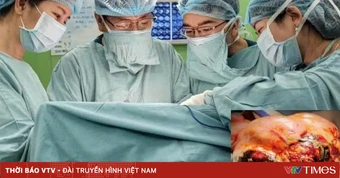 Cứu sống trẻ sơ sinh 2 ngày tuổi mang bướu quái nặng 1,1kg