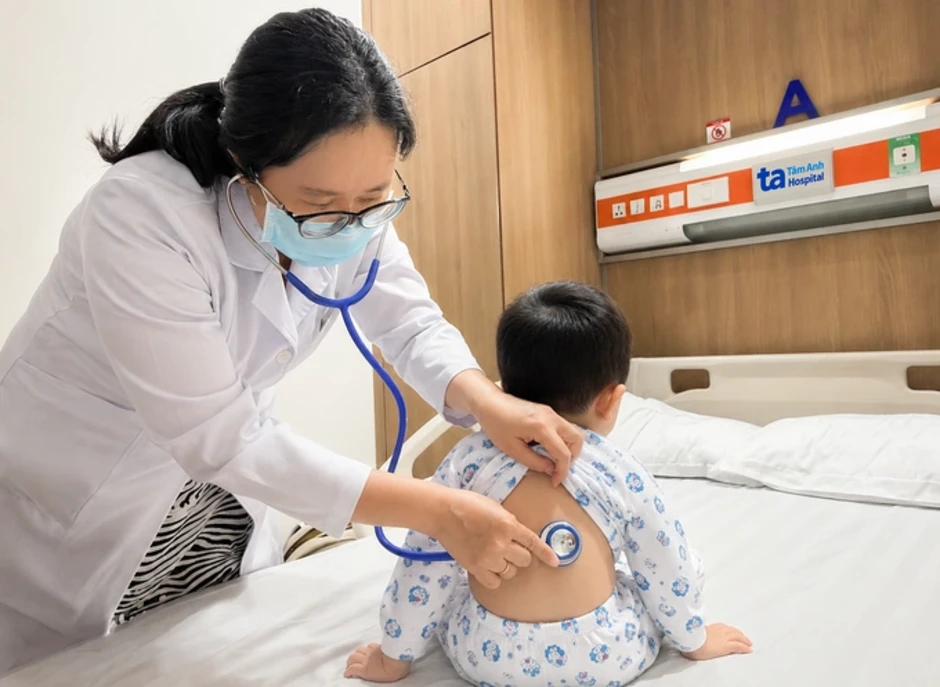 Da bé trai bong tróc do độc tố tụ cầu khuẩn - Báo TinVina Da bé trai bong tróc do độc tố tụ cầu khuẩn - Báo TinVina