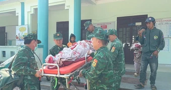 Đà Nẵng: Đồn Biên phòng kịp thời cấp cứu một sản phụ người Lào