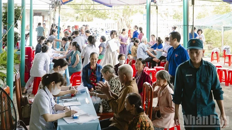 Đà Nẵng: Khám sức khỏe miễn phí cho hơn 4.100 người dân xã đảo Tam Hải Đà Nẵng: Khám sức khỏe miễn phí cho hơn 4.100 người dân xã đảo Tam Hải