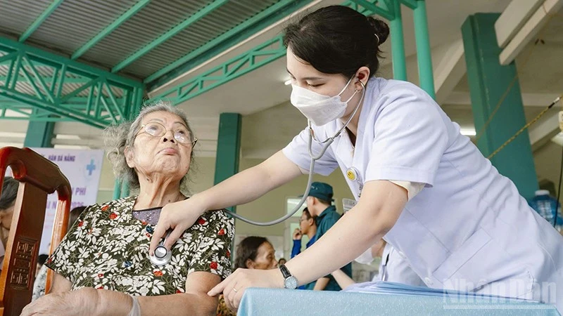Đà Nẵng: Khám sức khỏe miễn phí cho hơn 4.100 người dân xã đảo Tam Hải Đà Nẵng: Khám sức khỏe miễn phí cho hơn 4.100 người dân xã đảo Tam Hải
