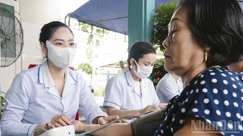 Đà Nẵng: Khám sức khỏe miễn phí cho hơn 4.100 người dân xã đảo Tam Hải Đà Nẵng: Khám sức khỏe miễn phí cho hơn 4.100 người dân xã đảo Tam Hải