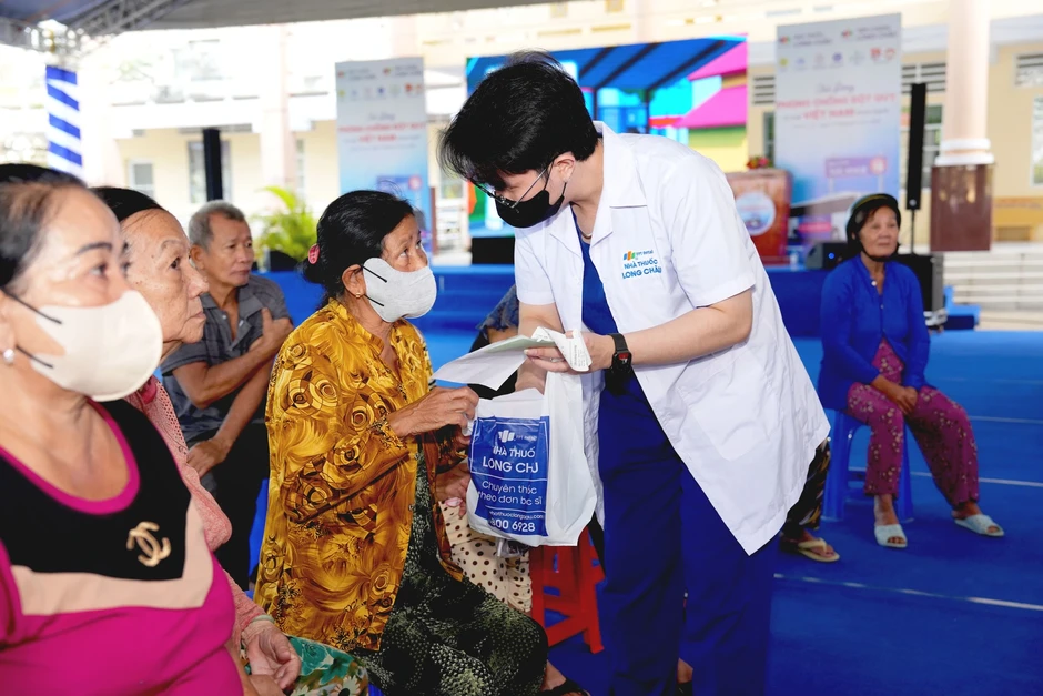 Đại diện Việt Nam 2 năm liên tiếp thắng giải thưởng lớn tại Healthcare Asia Pharma Awards Đại diện Việt Nam 2 năm liên tiếp thắng giải thưởng lớn tại Healthcare Asia Pharma Awards