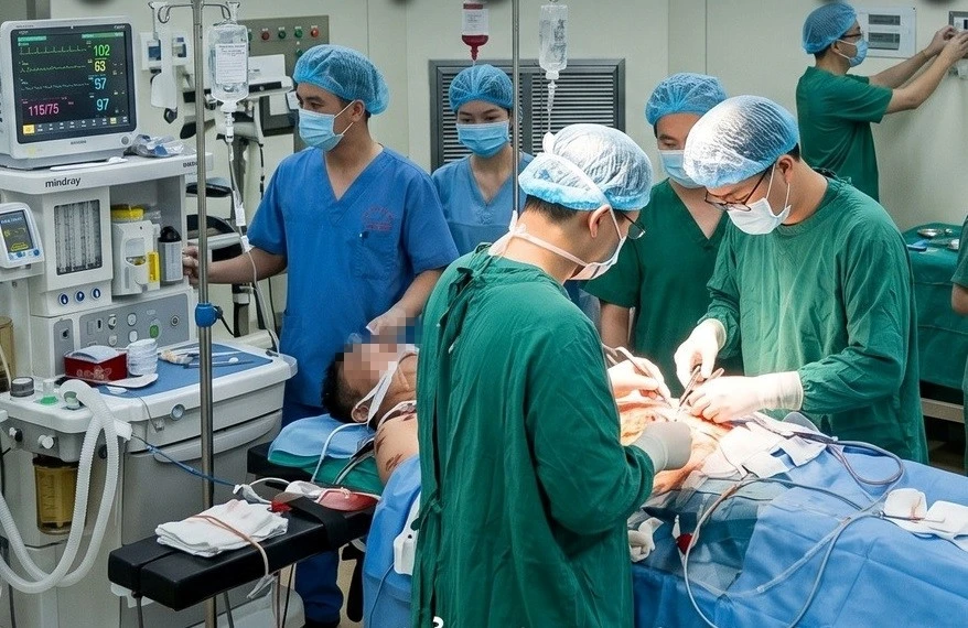Đại phẫu cứu người đàn ông bị 'hỏng súng, mất đạn' do tai nạn giao thông Đại phẫu cứu người đàn ông bị 'hỏng súng, mất đạn' do tai nạn giao thông