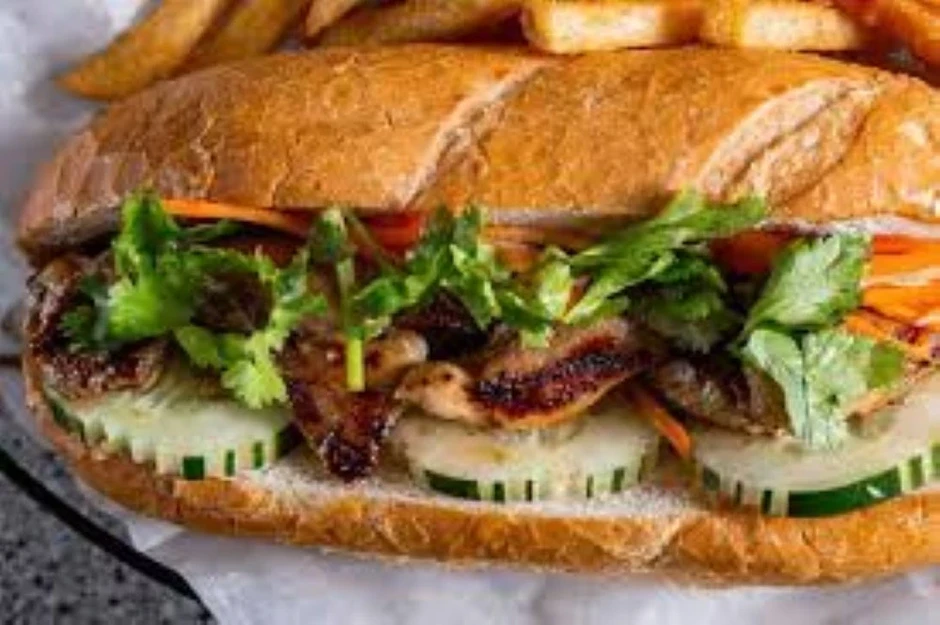 Đắk Lắk: 32 người nhập viện nghi ngộ độc sau khi ăn bánh mì Đắk Lắk: 32 người nhập viện nghi ngộ độc sau khi ăn bánh mì