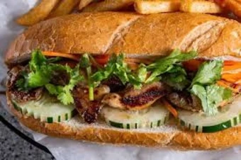 Đắk Lắk: 32 người nhập viện nghi ngộ độc sau khi ăn bánh mì