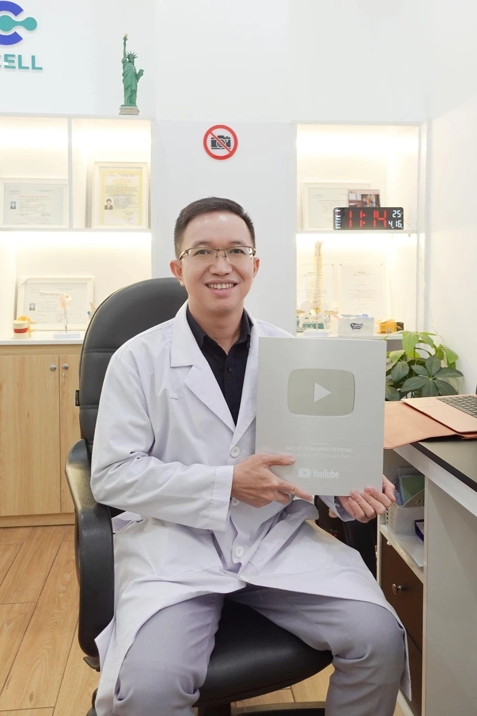 Dân văn phòng đau cổ vai gáy, bác sĩ hé lộ giải pháp Dân văn phòng đau cổ vai gáy, bác sĩ hé lộ giải pháp