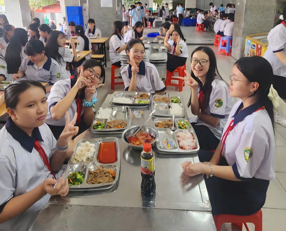 Đang diễn ra talkshow 'Hoá giải nỗi lo bữa ăn bán trú cho học sinh' Đang diễn ra talkshow 'Hoá giải nỗi lo bữa ăn bán trú cho học sinh'