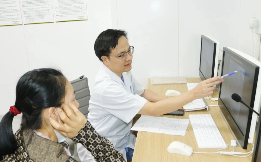 Đang đưa con đi chữa bệnh, người đàn ông bất ngờ nhồi máu cơ tim Đang đưa con đi chữa bệnh, người đàn ông bất ngờ nhồi máu cơ tim