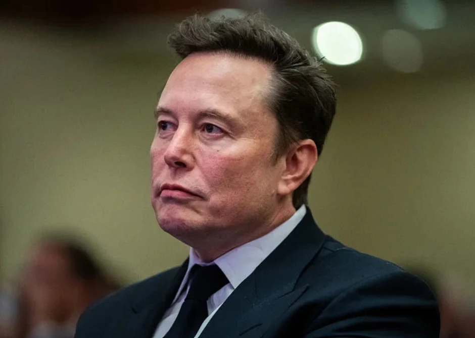 Dáng đứng quái dị của Elon Musk: Đằng sau vẻ ngoài khác thường là 5 lần phẫu thuật và căn bệnh gây ám ảnh Dáng đứng quái dị của Elon Musk: Đằng sau vẻ ngoài khác thường là 5 lần phẫu thuật và căn bệnh gây ám ảnh