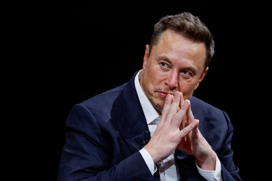 Dáng đứng quái dị của Elon Musk: Đằng sau vẻ ngoài khác thường là 5 lần phẫu thuật và căn bệnh gây ám ảnh Dáng đứng quái dị của Elon Musk: Đằng sau vẻ ngoài khác thường là 5 lần phẫu thuật và căn bệnh gây ám ảnh