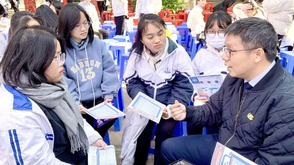 Đăng ký thi đánh giá năng lực ĐH Quốc gia TP.HCM 2026 cao kỷ lục, thí sinh cần chuẩn bị gì? Đăng ký thi đánh giá năng lực ĐH Quốc gia TP.HCM 2026 cao kỷ lục, thí sinh cần chuẩn bị gì?