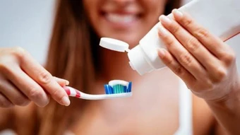 Đánh răng ngay sau ăn: Tưởng sạch nhưng có thể hại men răng