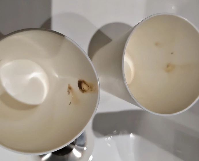 Danh sách 8 thứ "bẩn" nhất trong khách sạn hay nhà nghỉ: Ấm đun nước bị gọi tên, cái đứng đầu không ai ngờ đến Danh sách 8 thứ "bẩn" nhất trong khách sạn hay nhà nghỉ: Ấm đun nước bị gọi tên, cái đứng đầu không ai ngờ đến