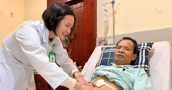 Đau bụng âm ỉ, người đàn ông bất ngờ cùng lúc mắc 2 loại ung thư