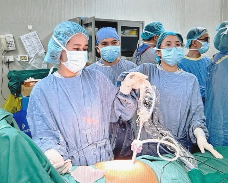 Đau bụng âm ỉ, người đàn ông đi khám phát hiện cùng lúc mắc 2 loại ung thư Đau bụng âm ỉ, người đàn ông đi khám phát hiện cùng lúc mắc 2 loại ung thư