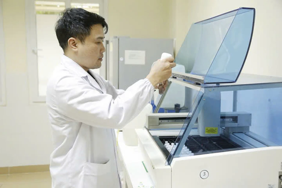 Đau bụng thoáng qua, người đàn ông 68 tuổi không ngờ mắc 2 ung thư cùng lúc Đau bụng thoáng qua, người đàn ông 68 tuổi không ngờ mắc 2 ung thư cùng lúc