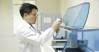 Đau bụng thoáng qua, người đàn ông 68 tuổi không ngờ mắc 2 ung thư cùng lúc
