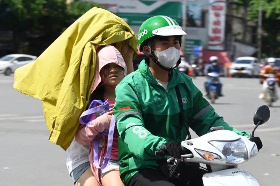 Đau đầu, chóng mặt sau khi đi nắng có phải đột quỵ? Đau đầu, chóng mặt sau khi đi nắng có phải đột quỵ?