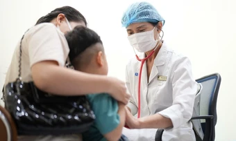 Dấu hiệu cảnh báo biến chứng não ở trẻ mắc tay chân miệng - Báo TinVina