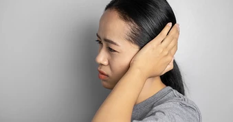 Dấu hiệu cảnh báo đột quỵ qua tai