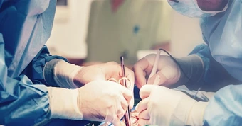 Dấu hiệu cảnh báo nguy hiểm nhiều người thường bỏ qua khi tê tay